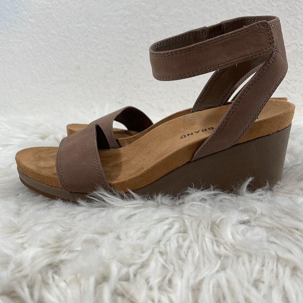 LUCKY BRAND Kanoa Taupe Suede Velcro Size 7 M Strappy 3” Wedge Sandals Tan/Brown - Picture 6 of 12